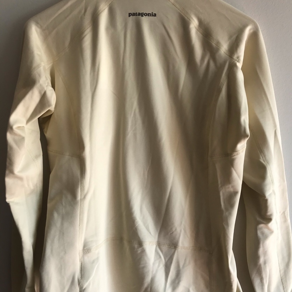 Patagonia 1/2 zip top - Picture 2 of 5